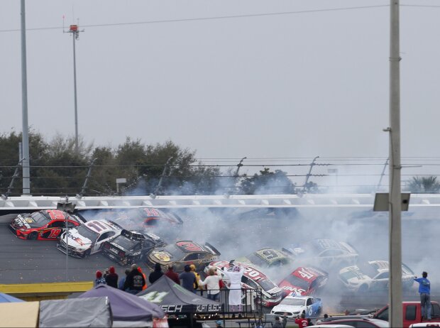 Big One: Massencrash beim Clash in Daytona