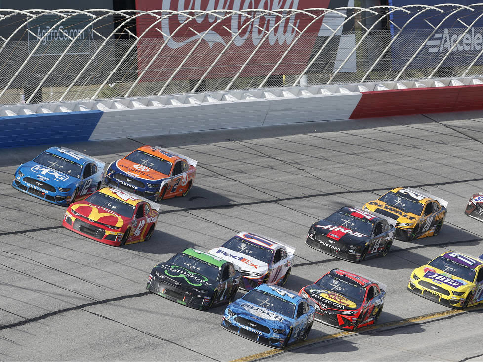 Kevin Harvick, Kurt Busch, Kyle Larson, Ryan Blaney