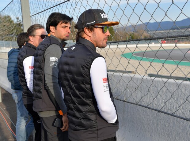 Titel-Bild zur News: Zak Brown, Carlos Sainz, Fernando Alonso