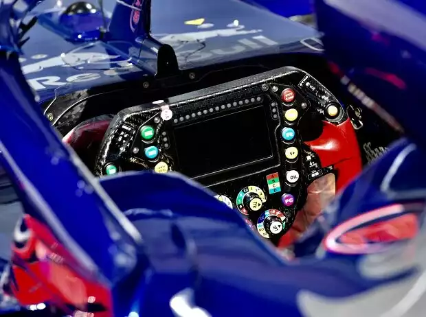 Toro Rosso, Lenkrad Titel-Bild zur News: Toro Rosso, Lenkrad