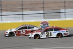 David Ragan (Front Row) und Paul Menard (Wood) 