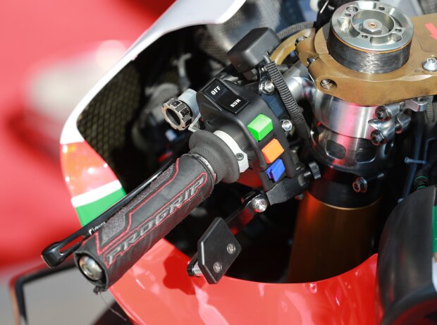 Daumenbremse an der LCR-Honda von Cal Crutchlow Daumenbremse an der LCR-Honda von Cal Crutchlow