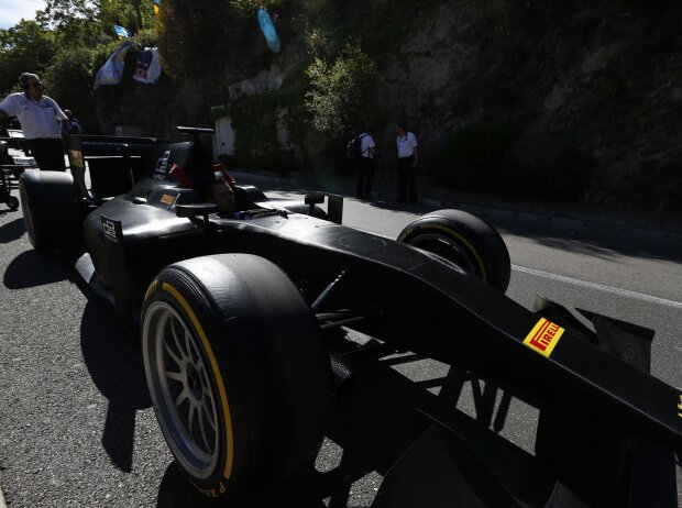 Titel-Bild zur News: Pirelli-Testauto