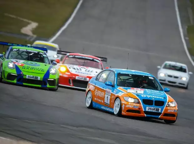 Titel-Bild zur News: BMW 325i, V4