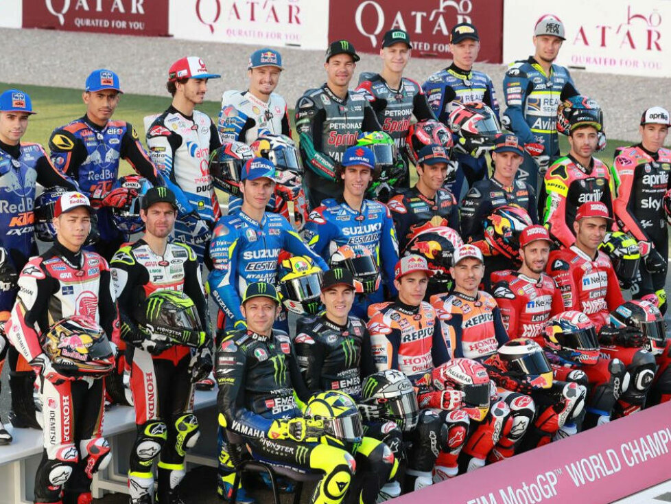 Gruppenfoto: Alle Piloten der MotoGP-Saison 2019 beim Saisonauftakt in Katar