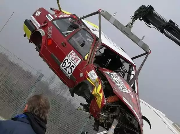VW Jetta, Abschleppwagen, Unfall Titel-Bild zur News: VW Jetta, Abschleppwagen, Unfall