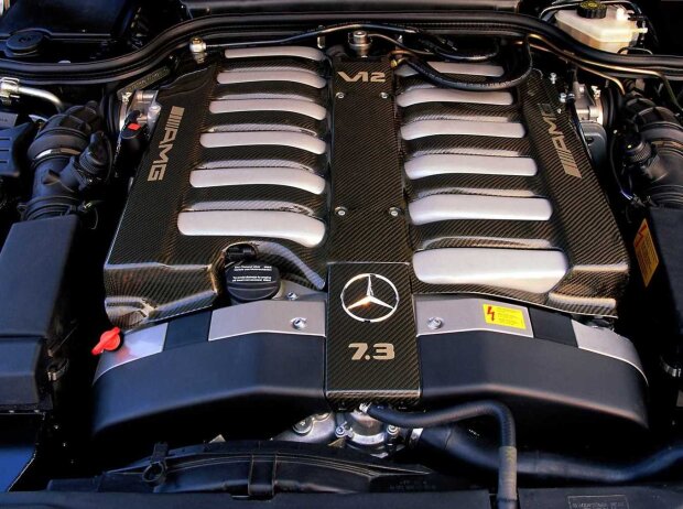 7,3-Liter-V12-Motor des Mercedes SL 73 AMG 7,3-Liter-V12-Motor des Mercedes SL 73 AMG