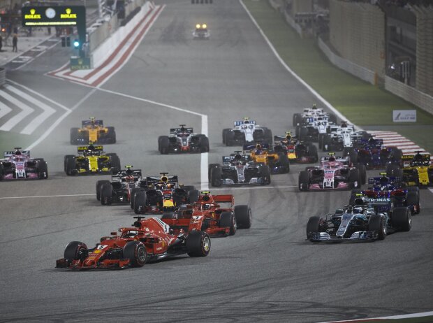 Titel-Bild zur News: Start zum GP Bahrain 2018 in Sakhir