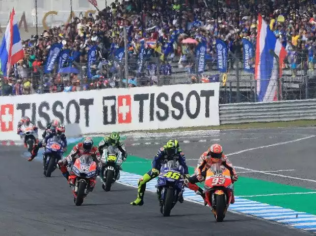 Renn-Action in Buriram mit Marc Marquez und Valentino Rossi Titel-Bild zur News: Renn-Action in Buriram mit Marc Marquez und Valentino Rossi