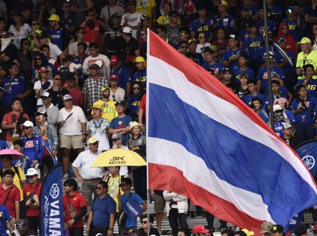 Fans mit Flagge von Thailand Fans mit Flagge von Thailand