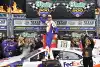 Bild zum Inhalt: Denny Hamlin siegt in Fort Worth trotz zweier Strafen