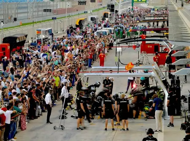 Pitwalk in Bahrain Titel-Bild zur News: Pitwalk in Bahrain