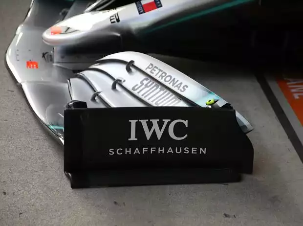 Titel-Bild zur News: Mercedes-Frontflügel