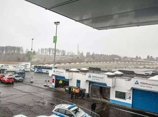 Nürburgring-Fahrerlager, Schnee Titel-Bild zur News: Nürburgring-Fahrerlager, Schnee