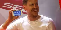 Sebastian Vettel mit Smartphone
