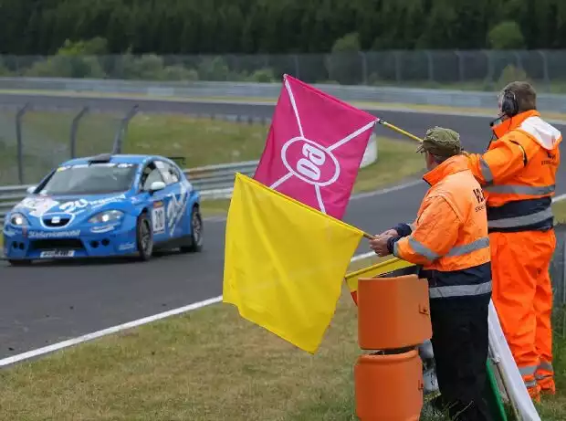 VLN Doppel Gelb Titel-Bild zur News: VLN Doppel Gelb