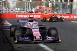 Sergio Perez (Racing Point) und Max Verstappen (Red Bull) 