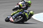 Valentino Rossi vor Cal Crutchlow 