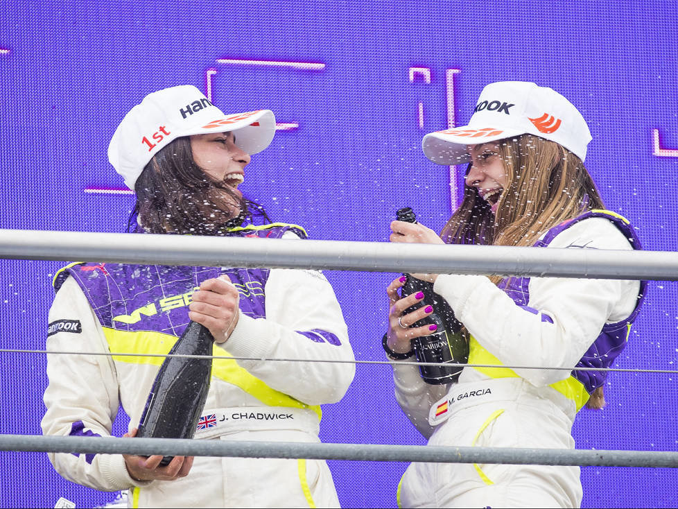 Jamie Chadwick, Marta Garcia