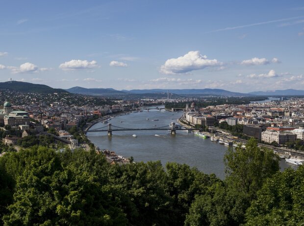 Titel-Bild zur News: Budapest Stadt Donau