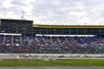 Start zum Digital Ally 400 auf dem Kansas Speedway: Kevin Harvick (Stewart-Haas) führt