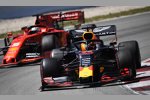 Max Verstappen (Red Bull) vor Sebastian Vettel (Ferrari) 