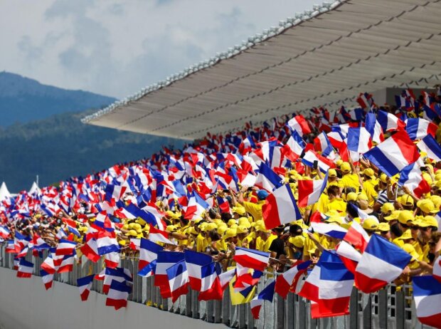 Fans auf der Haupttribüne beim GP Frankreich 2018 in Le Castellet