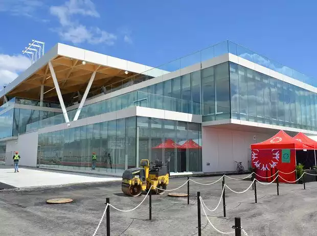 Boxengebäude in Montreal Titel-Bild zur News: Boxengebäude in Montreal