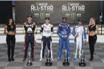 Alex Bowman, William Byron, Darrell Wallace und Kyle Larson mit den Monster-Girls