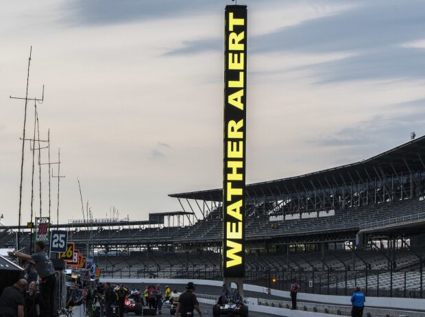 Unwetterwarnung am Indianapolis Motor Speedway Unwetterwarnung am Indianapolis Motor Speedway