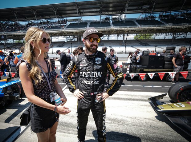 James Hinchcliffe mit seiner Verlobten Becky Dalton James Hinchcliffe mit seiner Verlobten Becky Dalton
