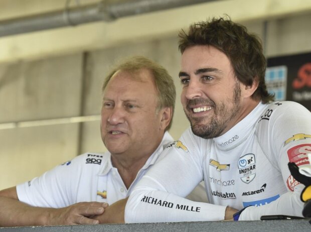 Fernando Alonso, Bob Fernley Fernando Alonso, Bob Fernley