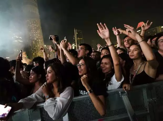 Fans beim Konzert im Rahmen des GP Singapur 2018 Titel-Bild zur News: Fans beim Konzert im Rahmen des GP Singapur 2018
