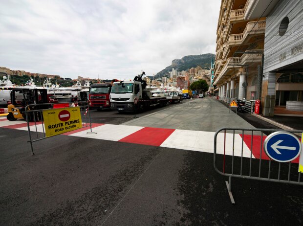 Neuer Asphalt in der Auslaufzone Neuer Asphalt in der Auslaufzone