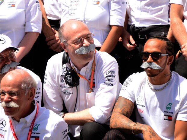 Titel-Bild zur News: Dieter Zetsche, Lewis Hamilton