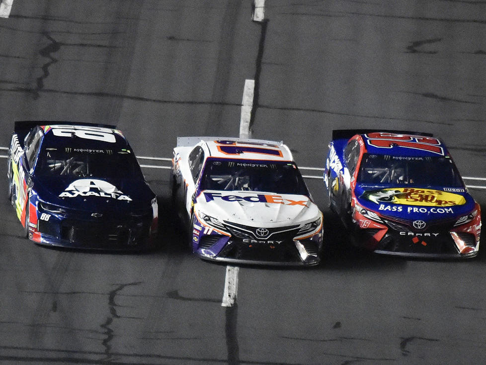 Three-Wide-Racing beim All-Star-Race 2019: Alex Bowman, Denny Hamlin, Martin Truex Jr.