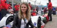 Hautnah am Boliden von Audi Sport Abt Schaeffler: Während des Grid Walks geht Leonie Dorn auf Tuchfühlung mit ihrem Lieblingsteam.