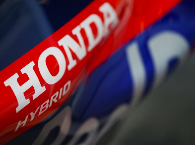 Titel-Bild zur News: Honda-Schriftzug auf dem Toro Rosso