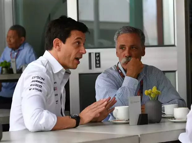 Toto Wolff, Chase Carey, Ross Brawn Titel-Bild zur News: Toto Wolff, Chase Carey, Ross Brawn