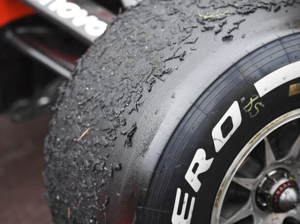 Titel-Bild zur News: Reifen von Sebastian Vettel