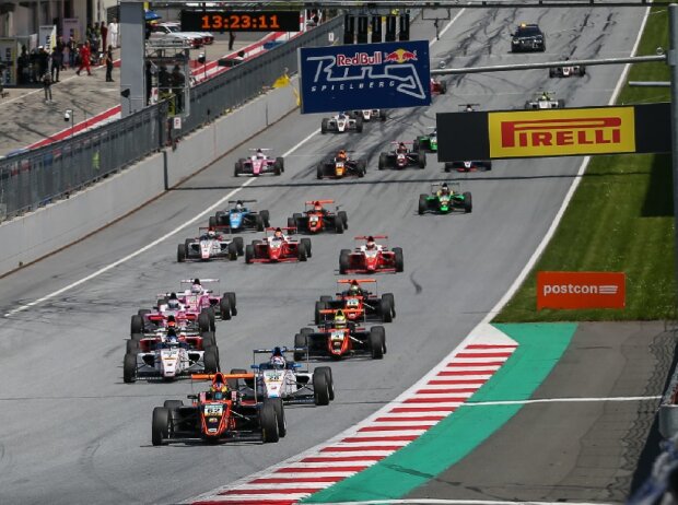 Titel-Bild zur News: Formel 4, Start