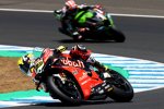 Alvaro Bautista vor Jonathan Rea 