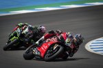 Chaz Davies vor Leon Haslam