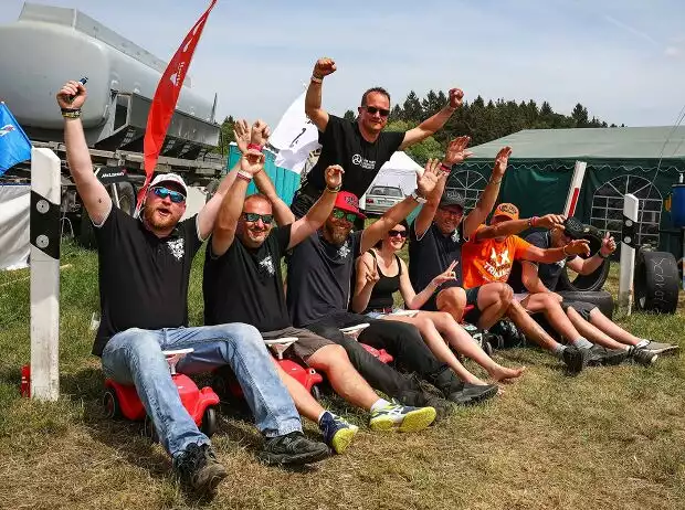 Fans 24h Nürburgring Titel-Bild zur News: Fans 24h Nürburgring