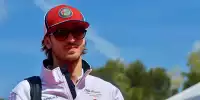 Bild zum Inhalt: Antonio Giovinazzi mit Bandini-Trophäe ausgezeichnet