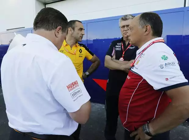 Zak Brown, Cyril Abiteboul, Otmar Szafnauer Titel-Bild zur News: Zak Brown, Cyril Abiteboul, Otmar Szafnauer
