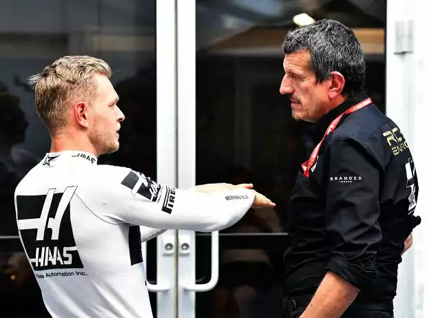 Kevin Magnussen und Günther Steiner Titel-Bild zur News: Kevin Magnussen und Günther Steiner