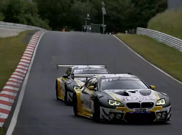 Die beiden Rowe-BMW auf der Nürburgring-Nordschleife Titel-Bild zur News: Die beiden Rowe-BMW auf der Nürburgring-Nordschleife