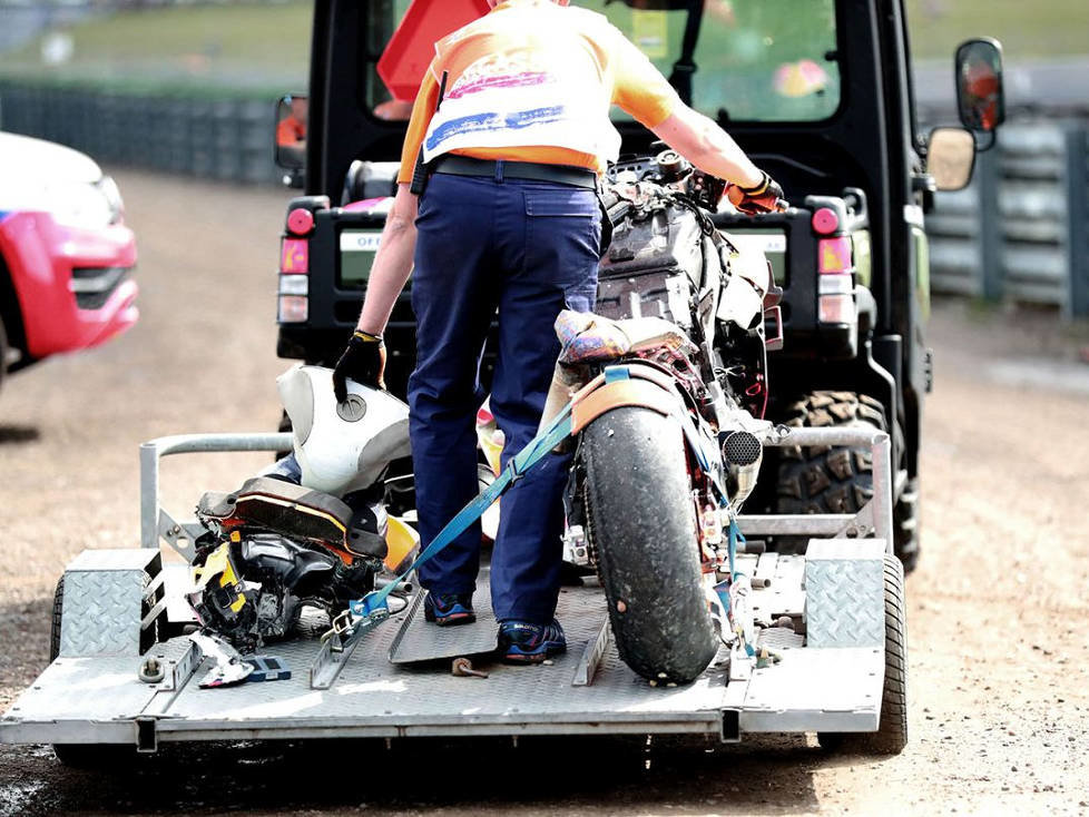 Bergung des Unfallmotorrads von Jorge Lorenzo