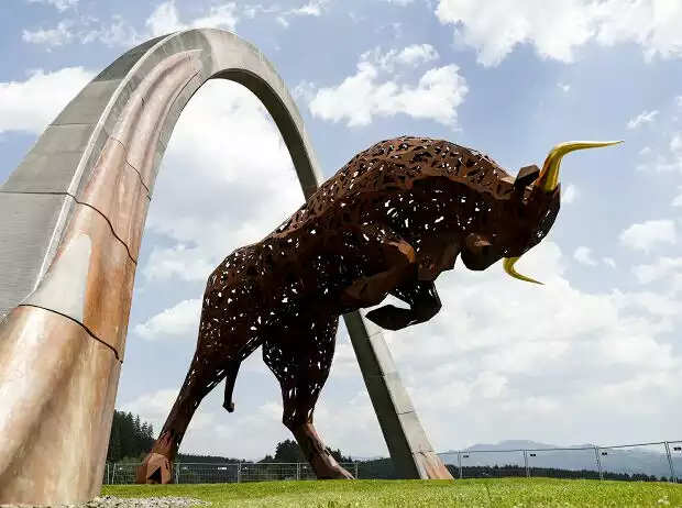 Red Bull Statue Titel-Bild zur News: Red Bull Statue